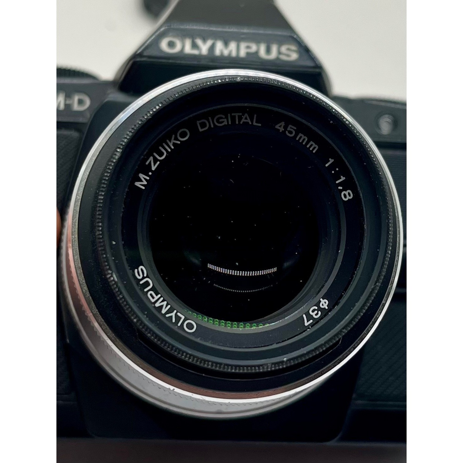 Olympus OM-D E-M5 Mirrorless Camera Black with 45mm f1.8 Lens and Charger Bundle