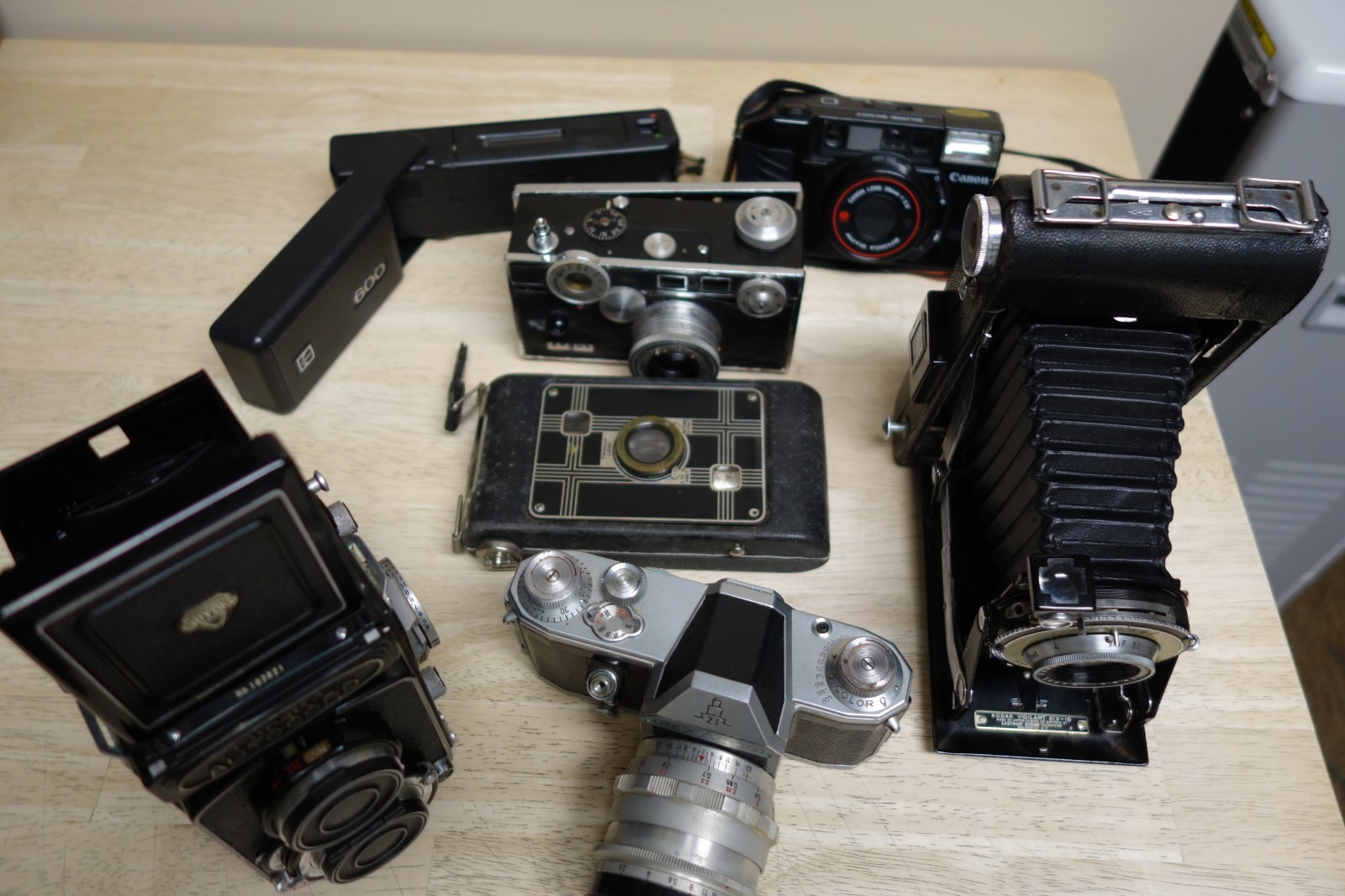 VINTAGE CAMERAS … Lot of 8 … Minolta, Kodak, Hexacon … Plus Accessories