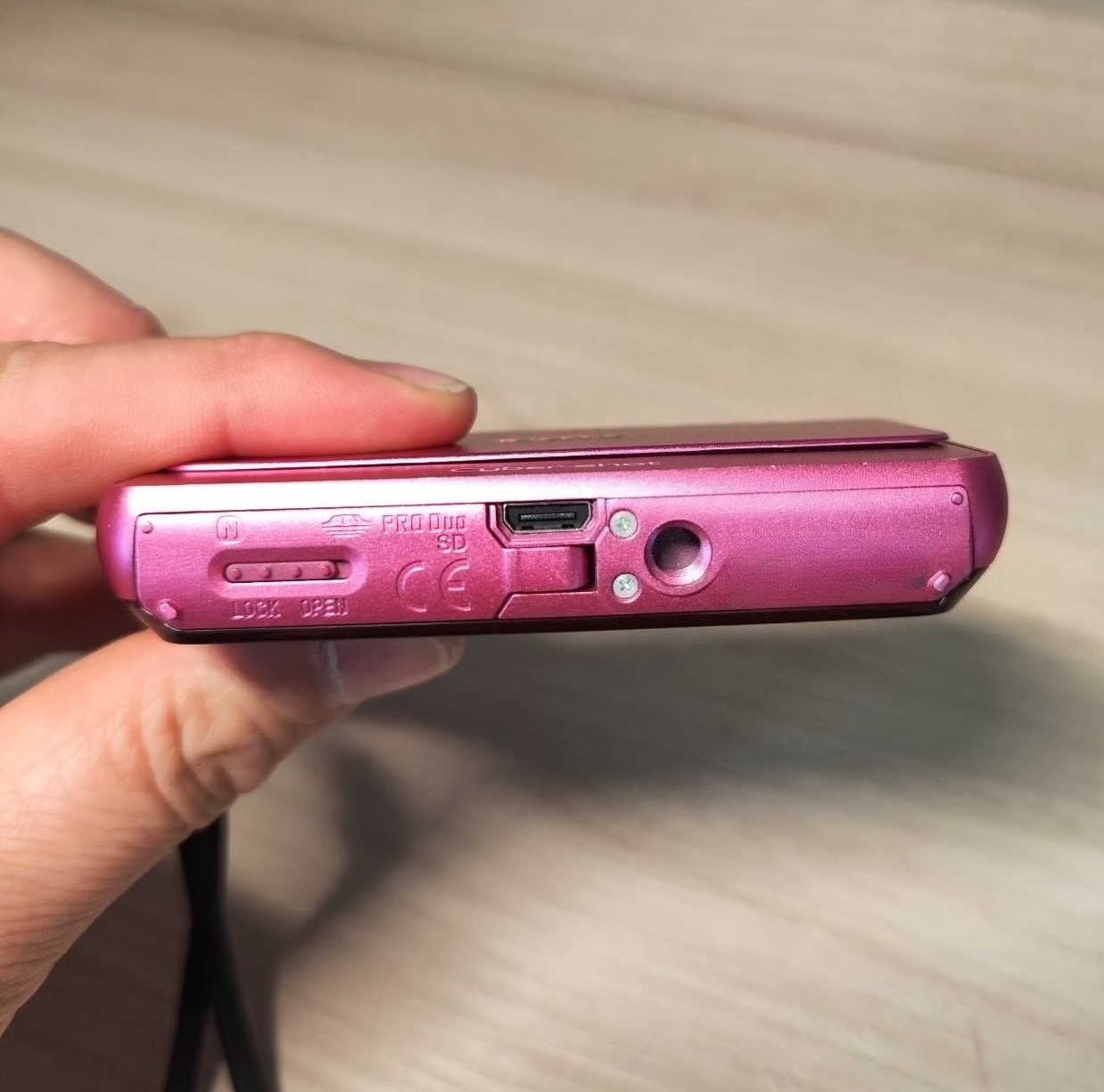 SONY Cyber Shot DSC-T99 CCD 14.1MP 4x Optical Zoom Digital Camera-Pink