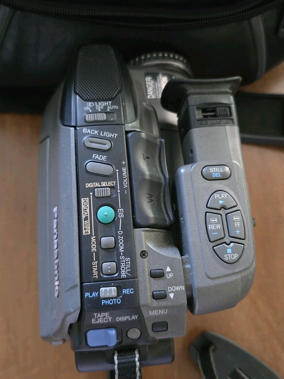 Panasonic Palmcorder Vhsc Camcorder 300x Digital 26x Zoom Lens Untested With Bag