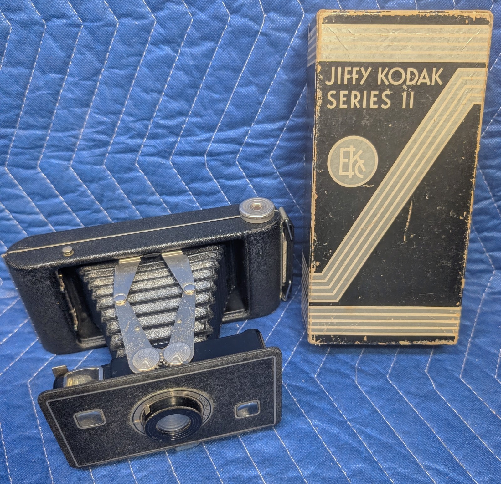 1940s JIFFY KODAK SIX-16 SERIES II FOLDING CAMERA w/ TWINDAR LENS & ORIGINAL BOX