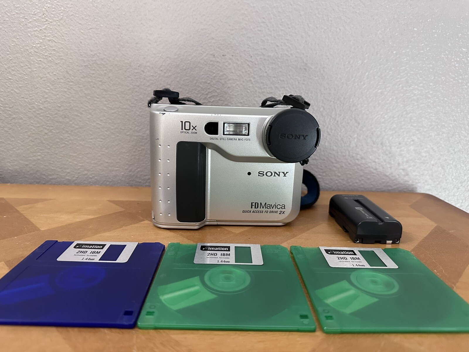 Vintage Sony Mavica MVC-FD75 10x Zoom Digital Still Camera Silver Tested