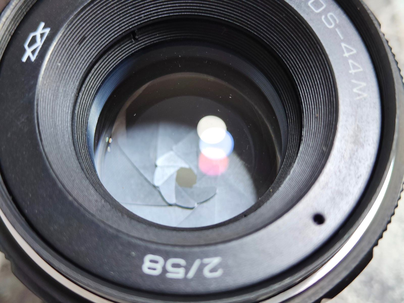 KMZ Helios 44M lens 58mm 1:2 A/M aperture fits M42 mount.