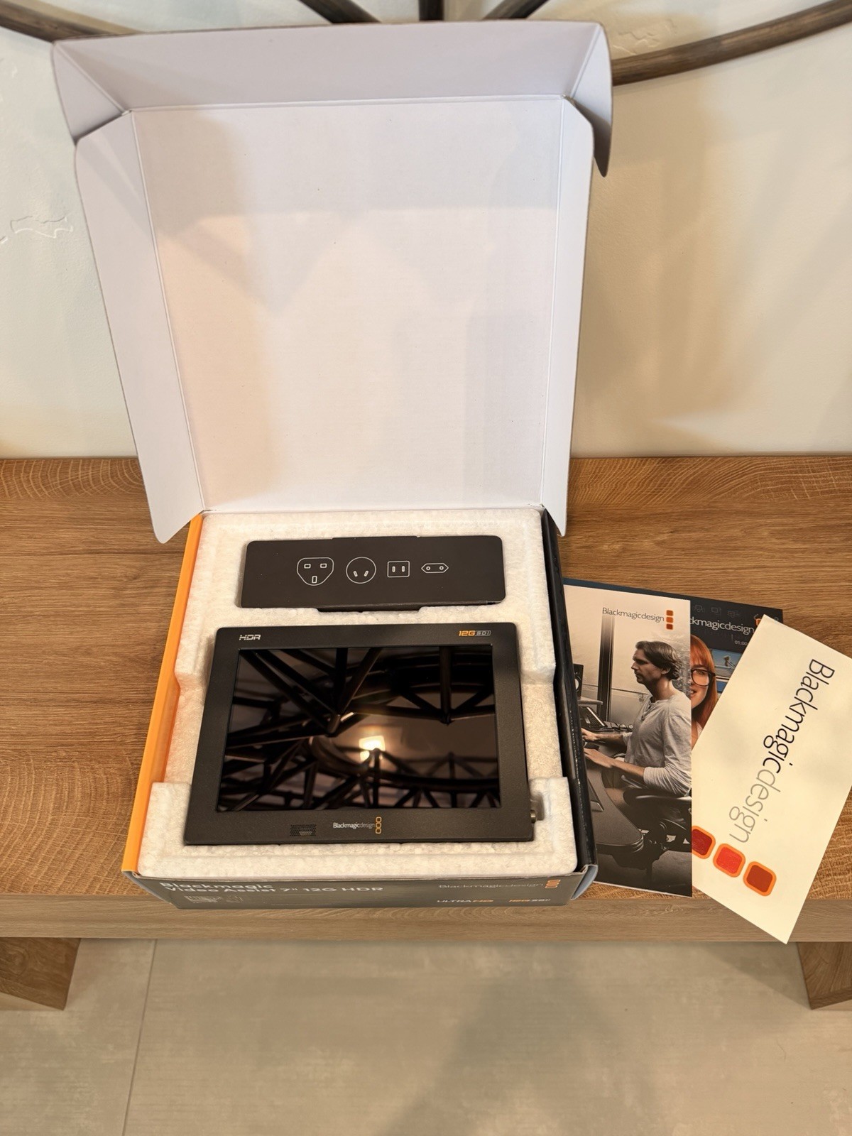 Blackmagic Video Assist 7″ 12G-SDI/HDMI HDR Recording Monitor