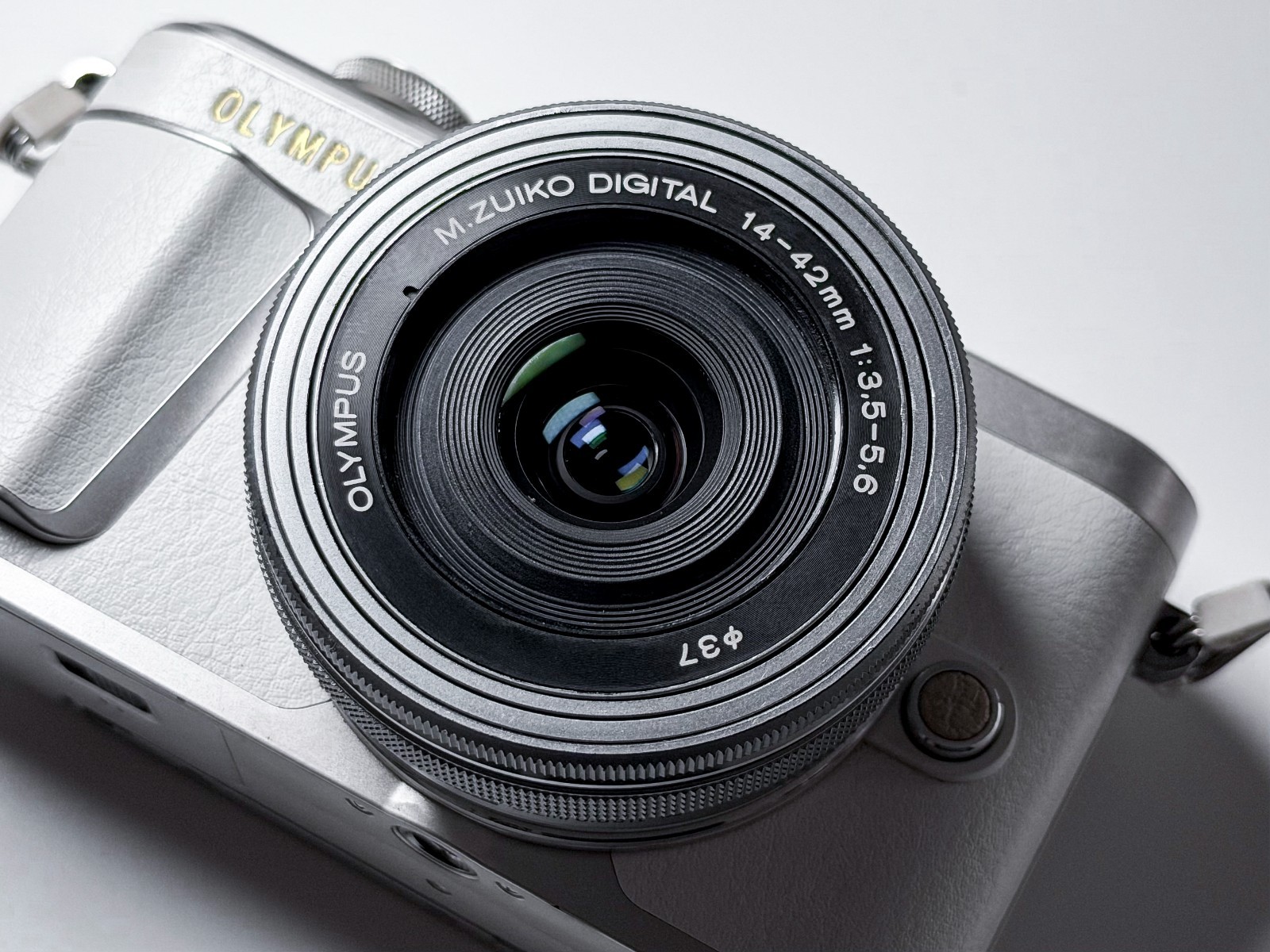 Olympus Pen E-PL9 + 14-42mm Mirrorless MFT – 1 Year Warranty, Excellent EPL 9
