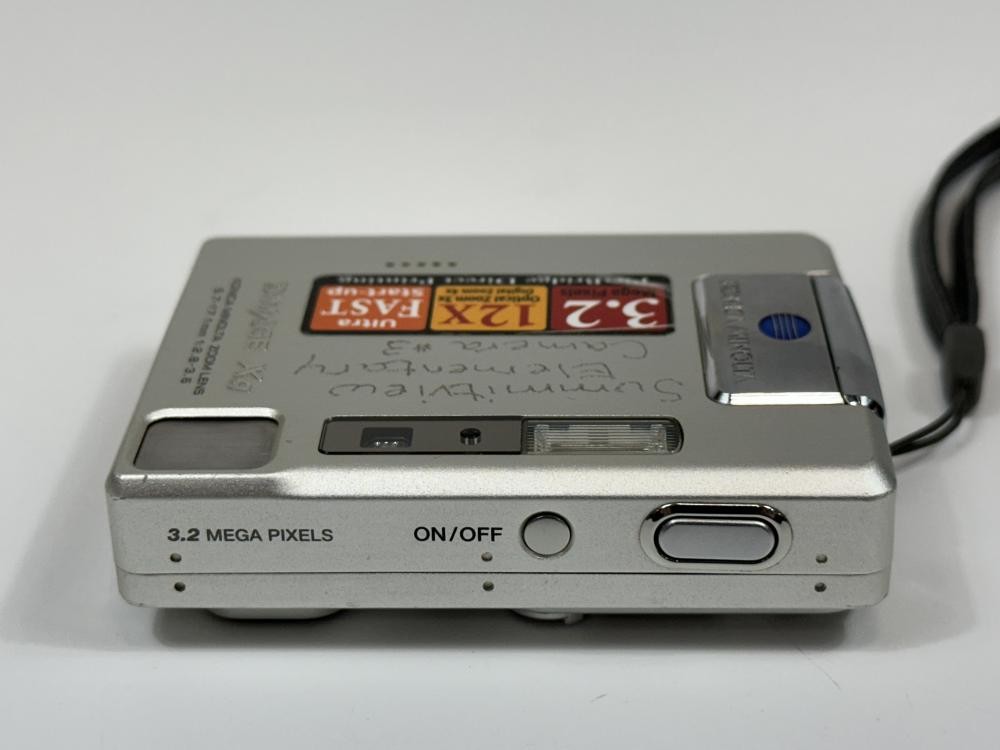 Konica Minolta DiMAGE Xg Silver (N/A) – Broken