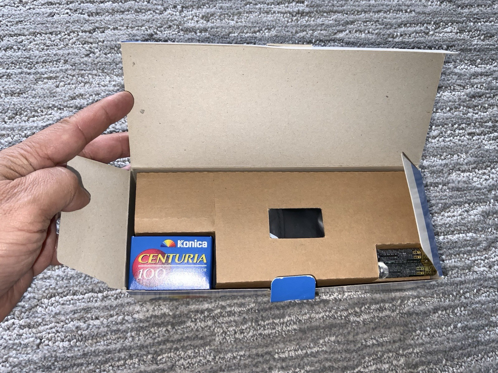 Vintage Konica POP Mini 35mm Compact Camera IN BOX Focus Free Flash Manual Strap