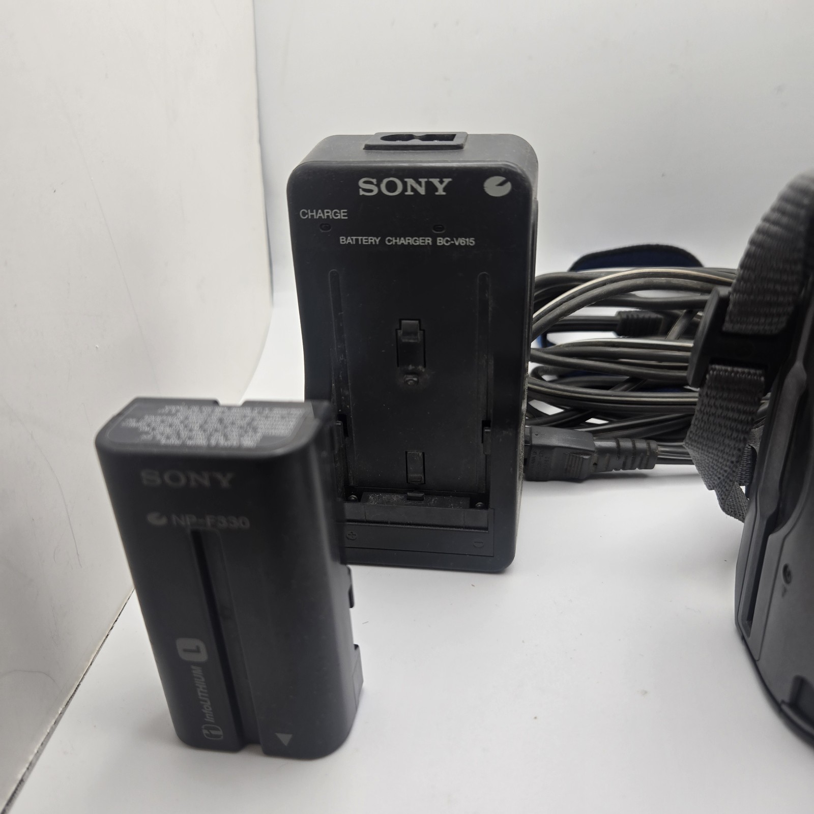 Sony Digital Mavica MVC-FD73 Camera In Box. No CD Or Floppy
