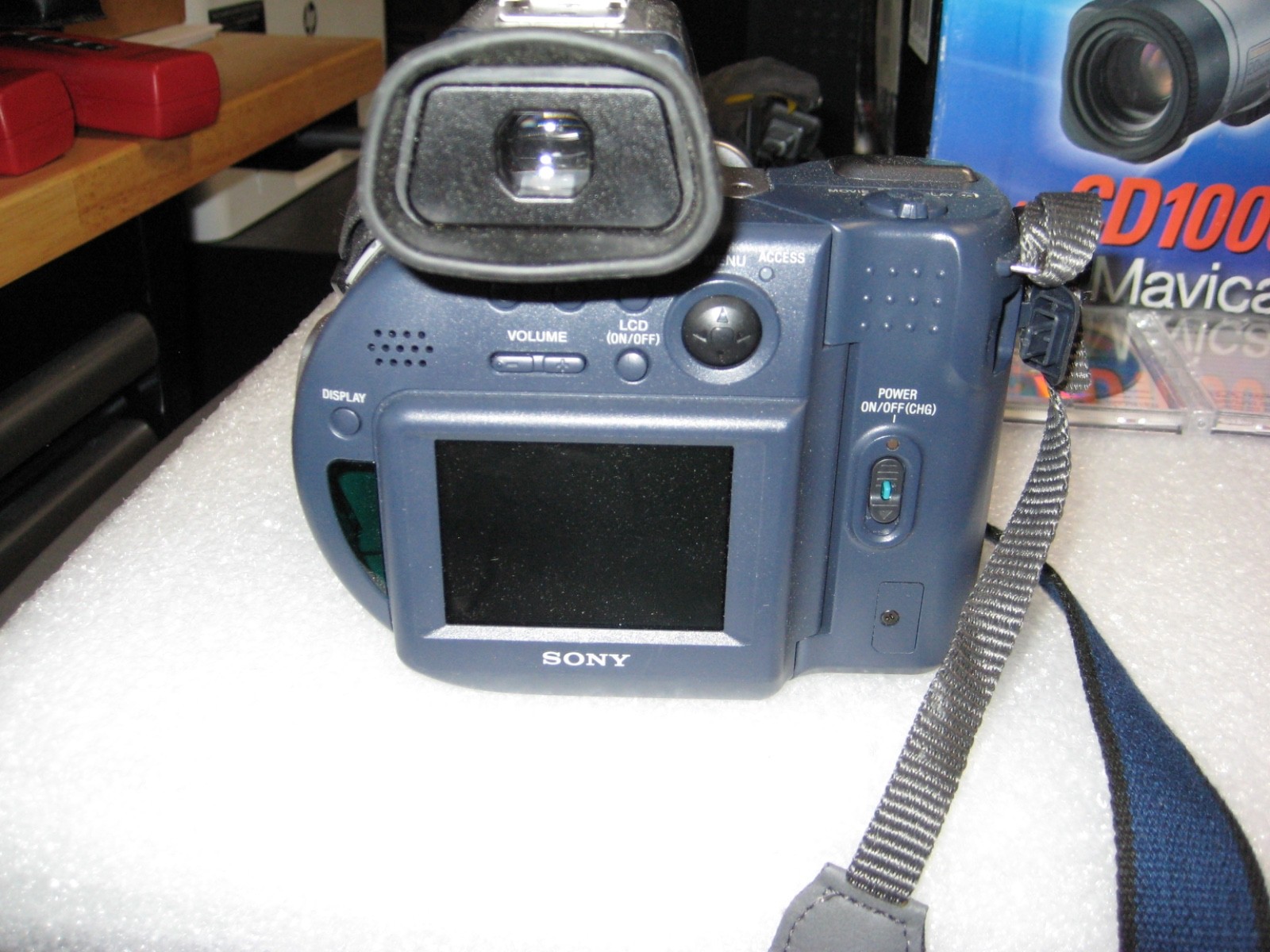 Sony Mavica MVC-CD1000 2.1MP Digital Camera Black & Metallic silver Pre-owned
