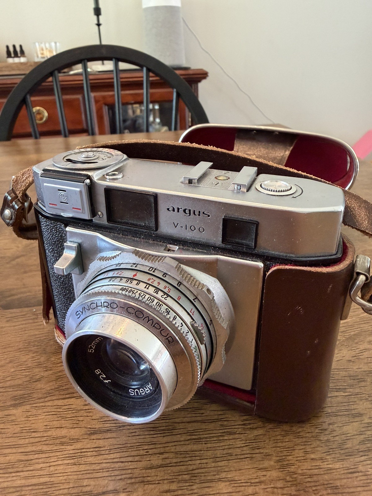 Argus V-100 Camera With 52mm Lens With Leather Case