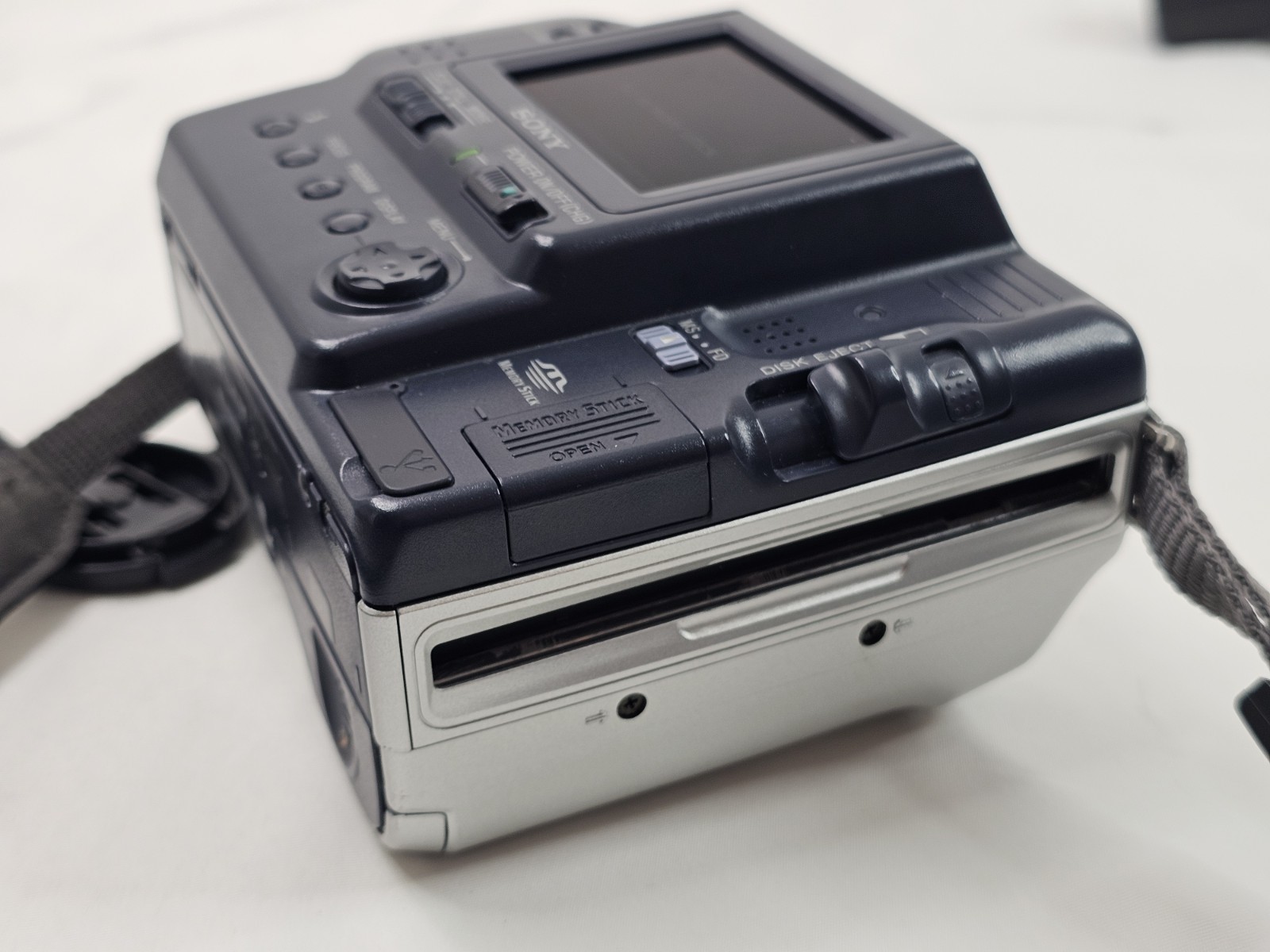 Sony MVC-FD92 Mavica Digital Camera Tested Case 2 Batteries Memory Cards Disks
