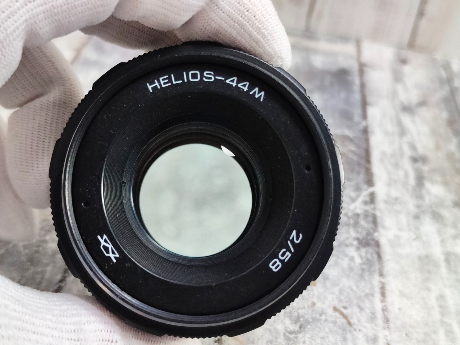KMZ Helios 44M lens 58mm 1:2 A/M aperture fits M42 mount.