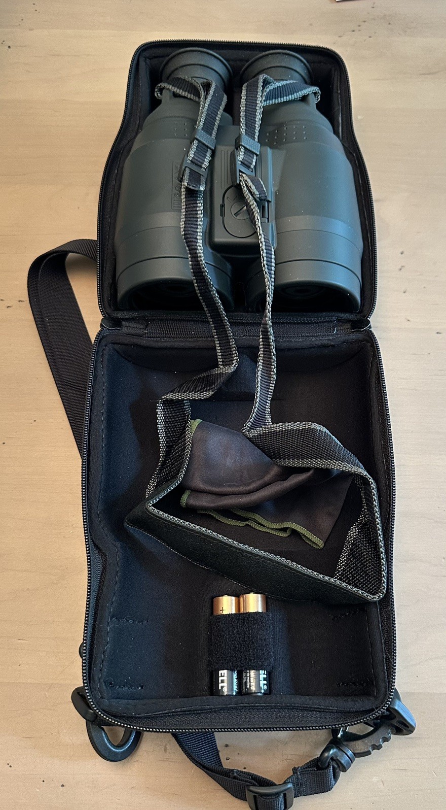 Canon 18×50 IS UD 3.7° Image Stabilizer Binoculars All Weather Ships From USA