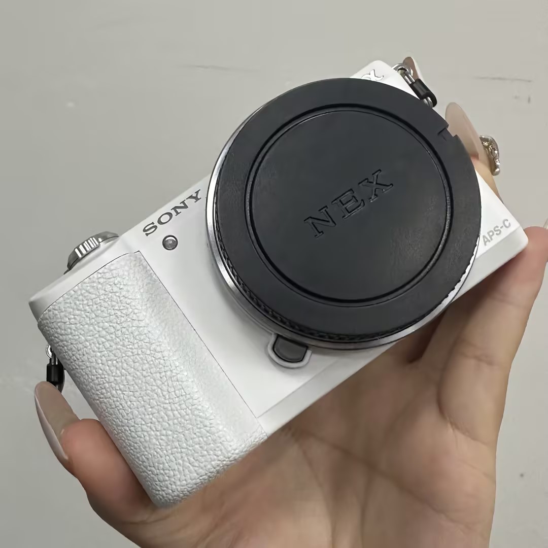 Sony Alpha A5100 24.3MP Mirrorless Digital Camera (Body Only) – 95% New