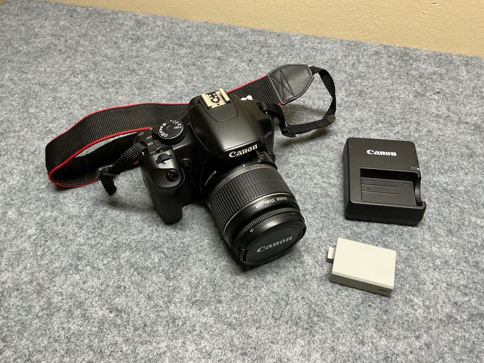 Canon EOS Rebel XSi DS126181 Black W/ EF-S 18-55mm IS Lens Charger & Battery