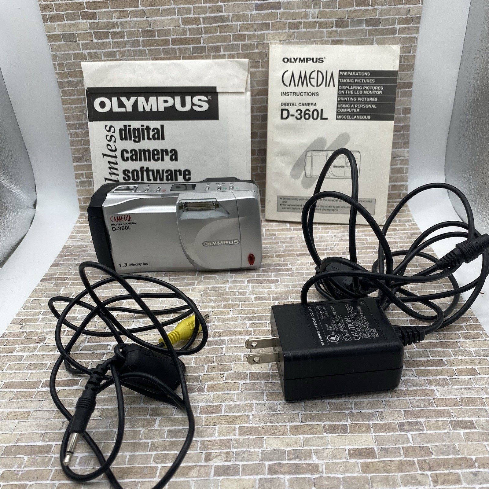 1.3 Megapixel Digital Camera Olympus Camedia D-360L -, Tested