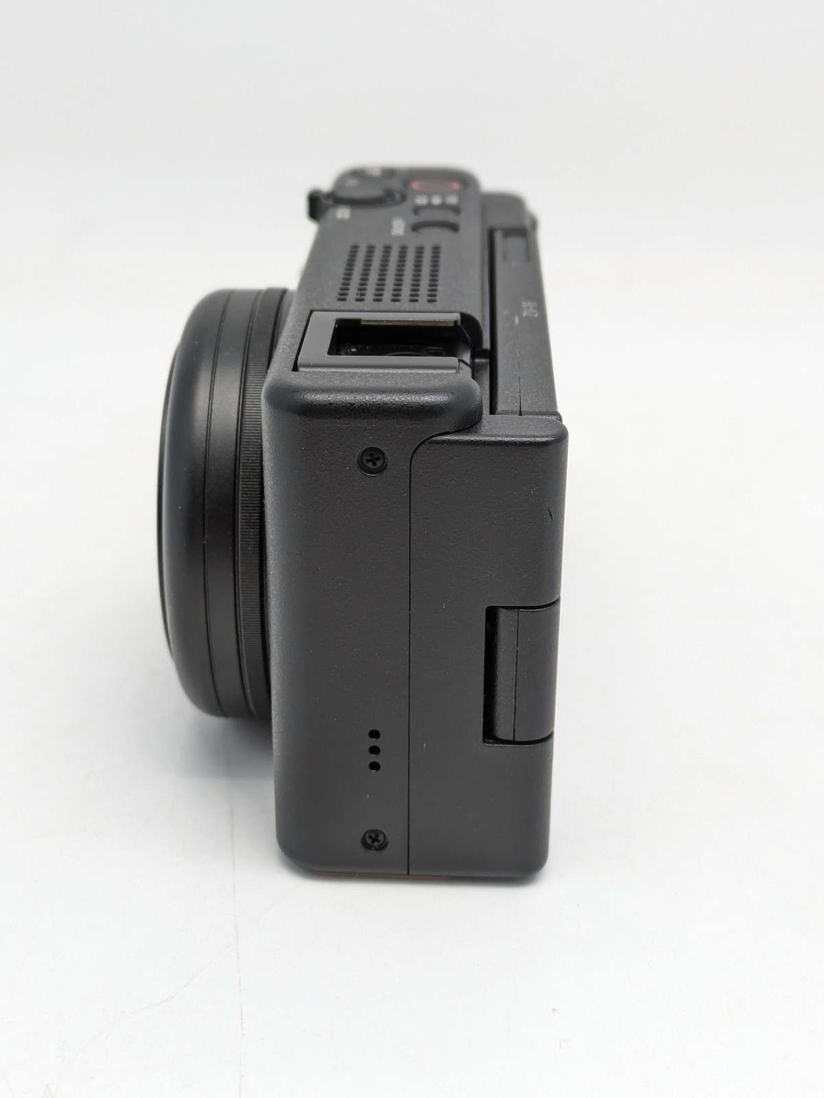 Sony ZV-1F 3″ 21MP f/2 Compact Camera in Black (WW145753)
