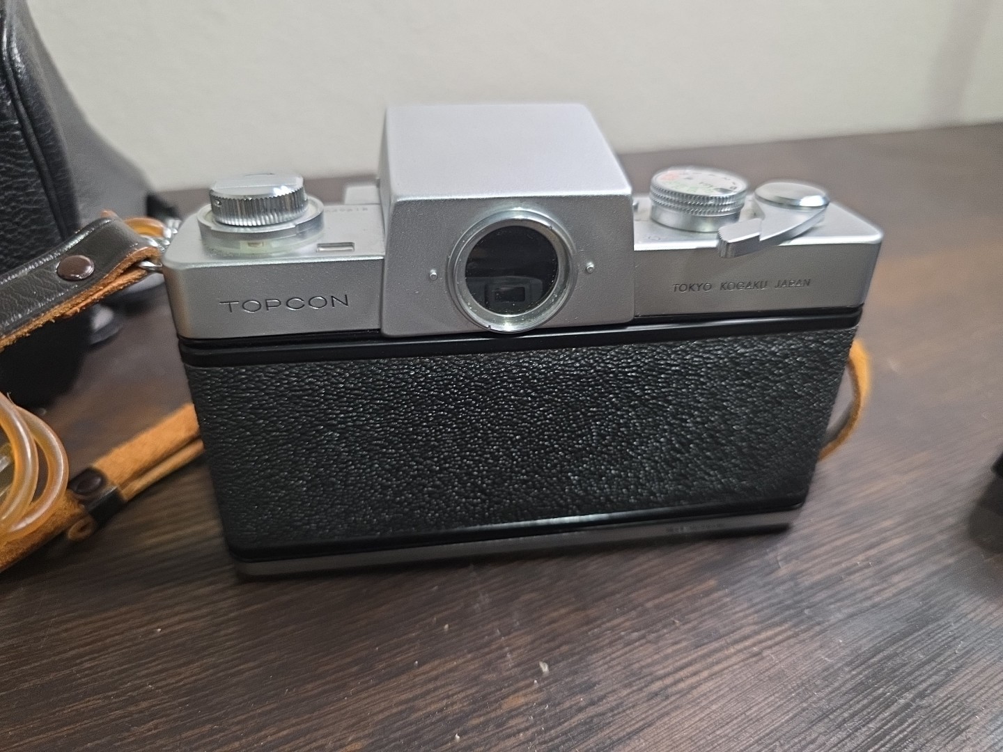 Topcon RE Super 35mm Film Camera RE AutoTopcor 5814 Lens JPN G2U