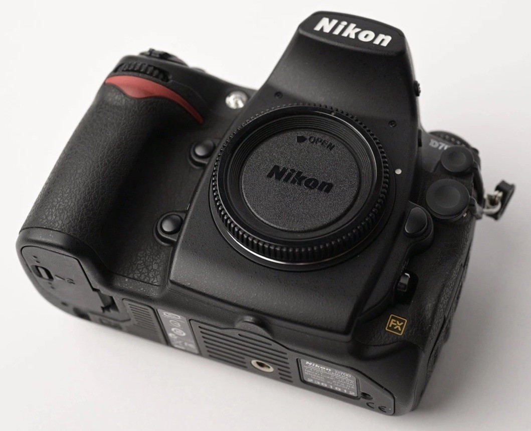 Nikon D700 12.1MP Digital SLR Camera (Only Body) with Battery,Charger – 95% New