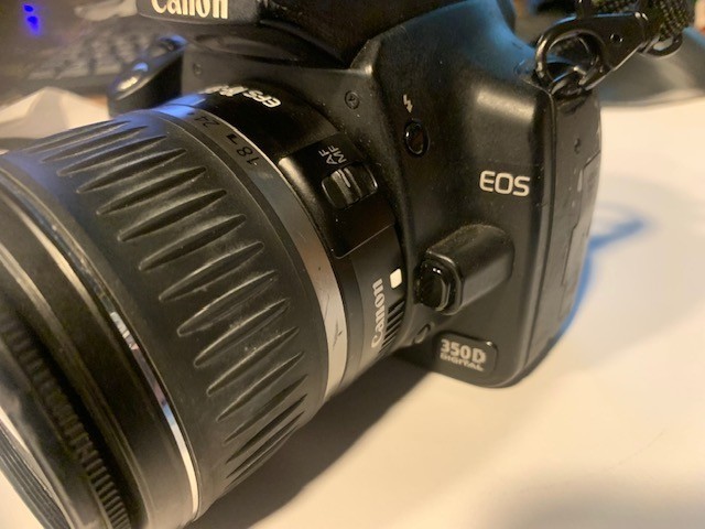 Canon 350D D Camera c/w 18-55mm II EF-S Lens GOOD CONDITION with new battery