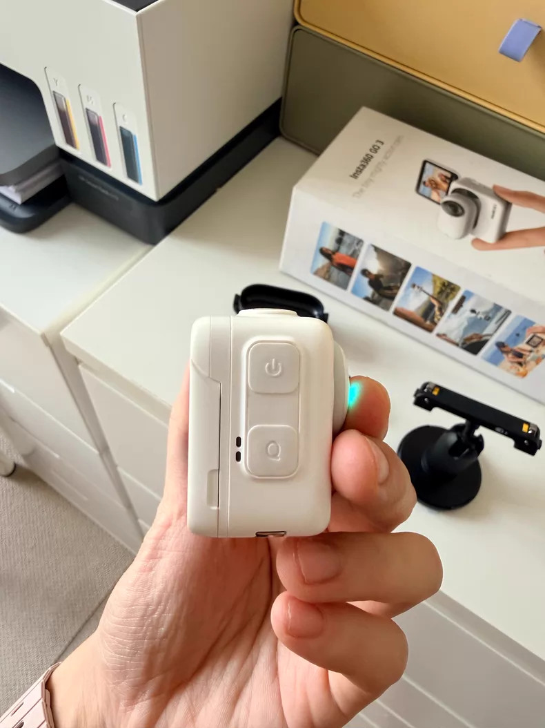 Insta360 GO 3 Action Camera 64GB White Mint Condition Full Set Original Box