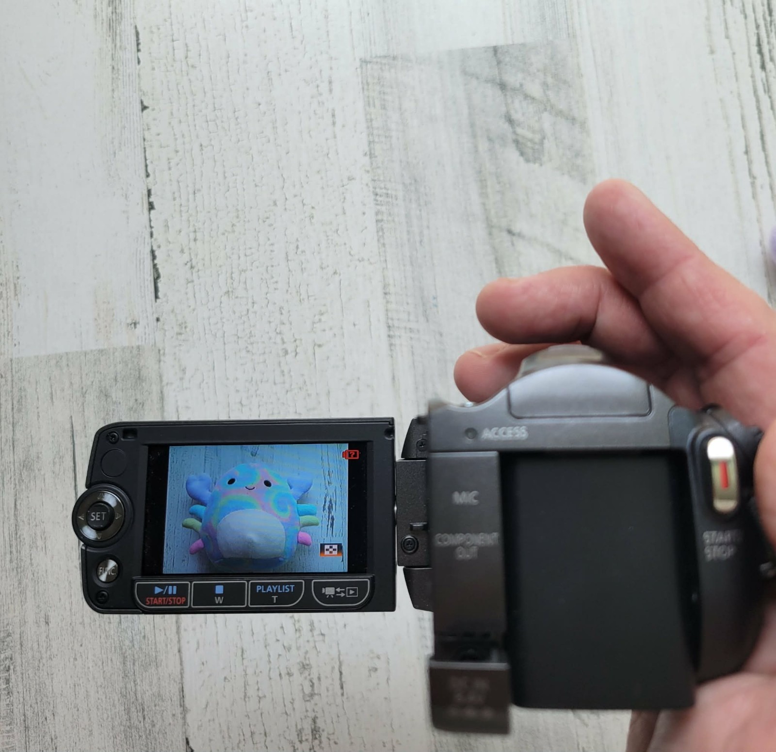 Canon VIXIA HF200 HD Camcorder 15x Optical 300x Digital Zoom W/ Batt & Charger