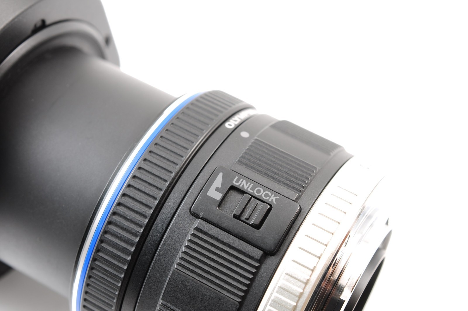 Olympus M.Zuiko DIGITAL ED 9-18mm f/4.0-5.6 Lens M4/3 w/ Hood 4-5.6 -Near Mint-
