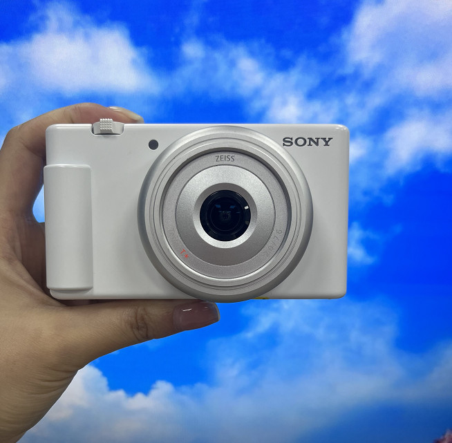 Sony ZV-1F Vlog Camera for Content Creators and Vloggers 95% New