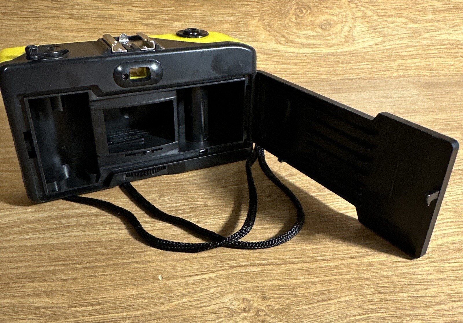 Focus PC-606 35mm Film Camera Auto Fix Focus with box & instructions