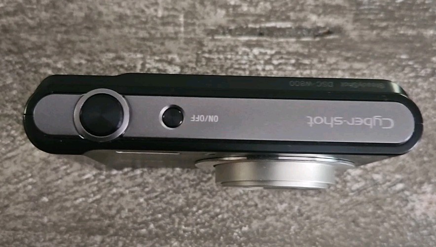 Sony DSC-W800/B 20.1MP Digital Camera Black – Lens Issue, Battery Included