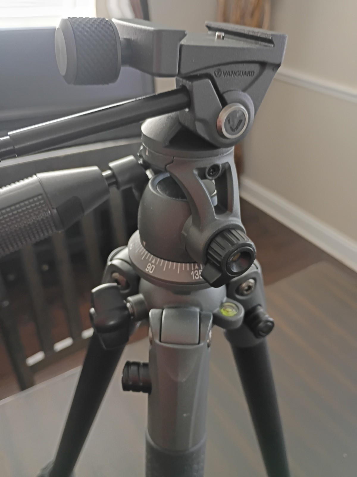 Vanguard VEO 2 Pro 263APV Tripod w/ VEO 2 PH-38 3-Way Pan/Tilt Head–Very Nice