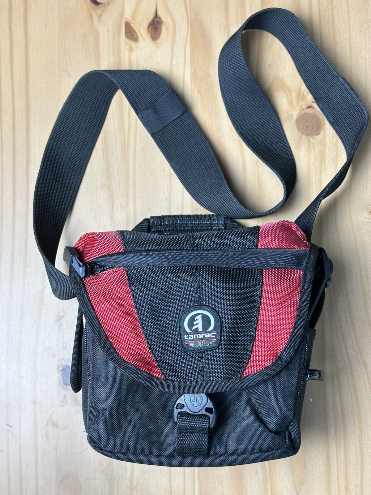 Tamrac Camera Carry/Shoulder Bag (5531, Red & Black)