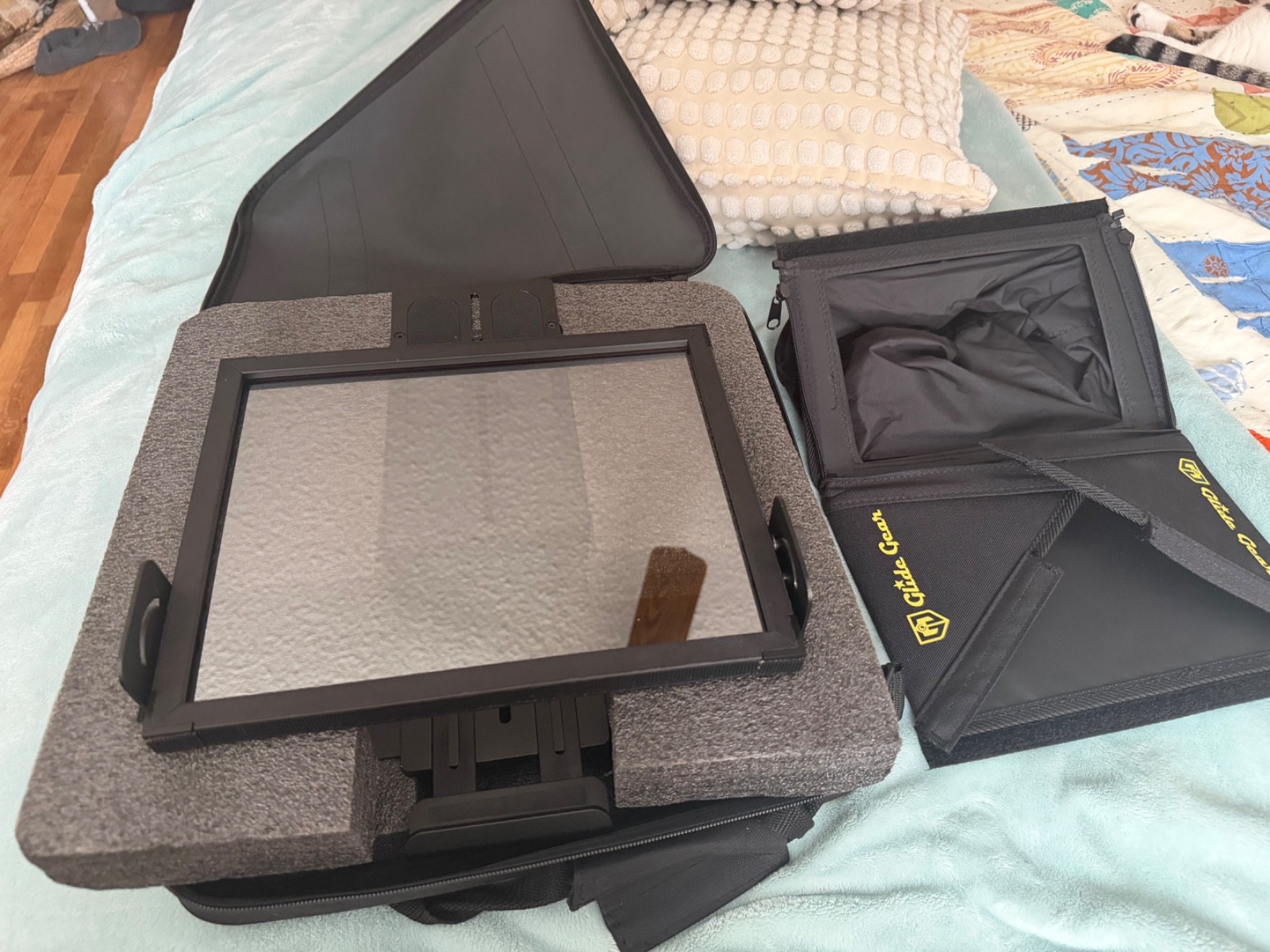 Glide Gear TMP100 Tablet/Smartphone Teleprompter – With case and all accessories