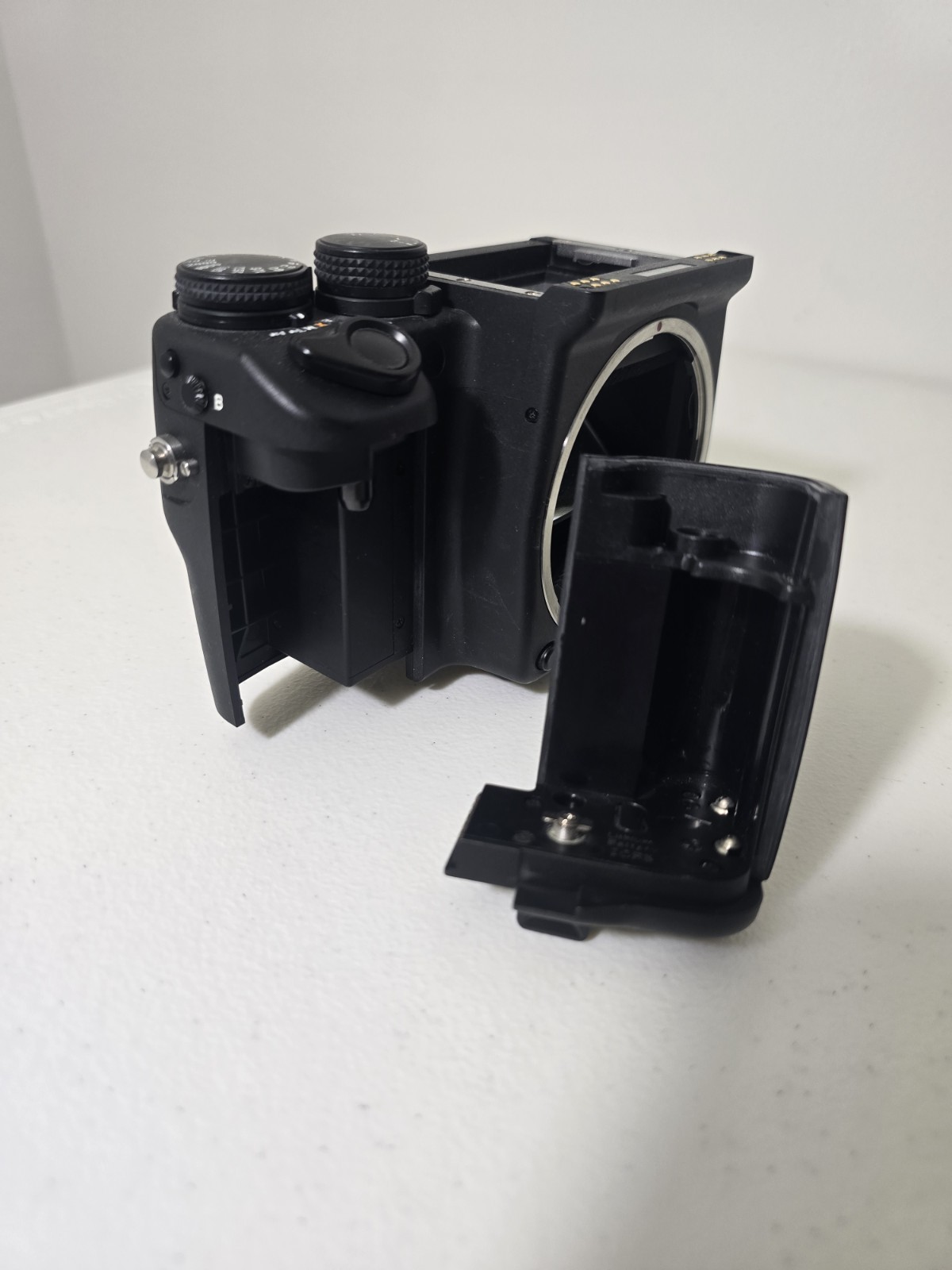 Contax 645 AF Medium Format SLR Auto Focus Film Camera Body *FOR PARTS #403