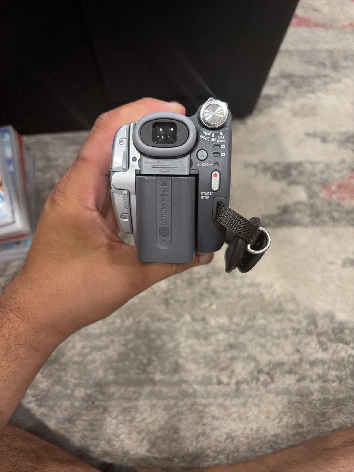 Sony Handycam DCR-DVD505 Digital Video Camera Camcorder w/Battery NO CHARGER