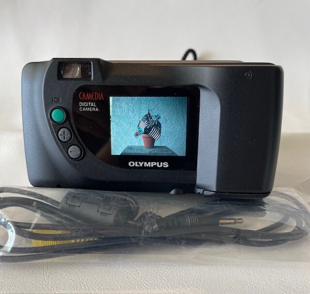 OLYMPUS Camedia D-360L digital camera 1.3 megapixel, original box & accessories