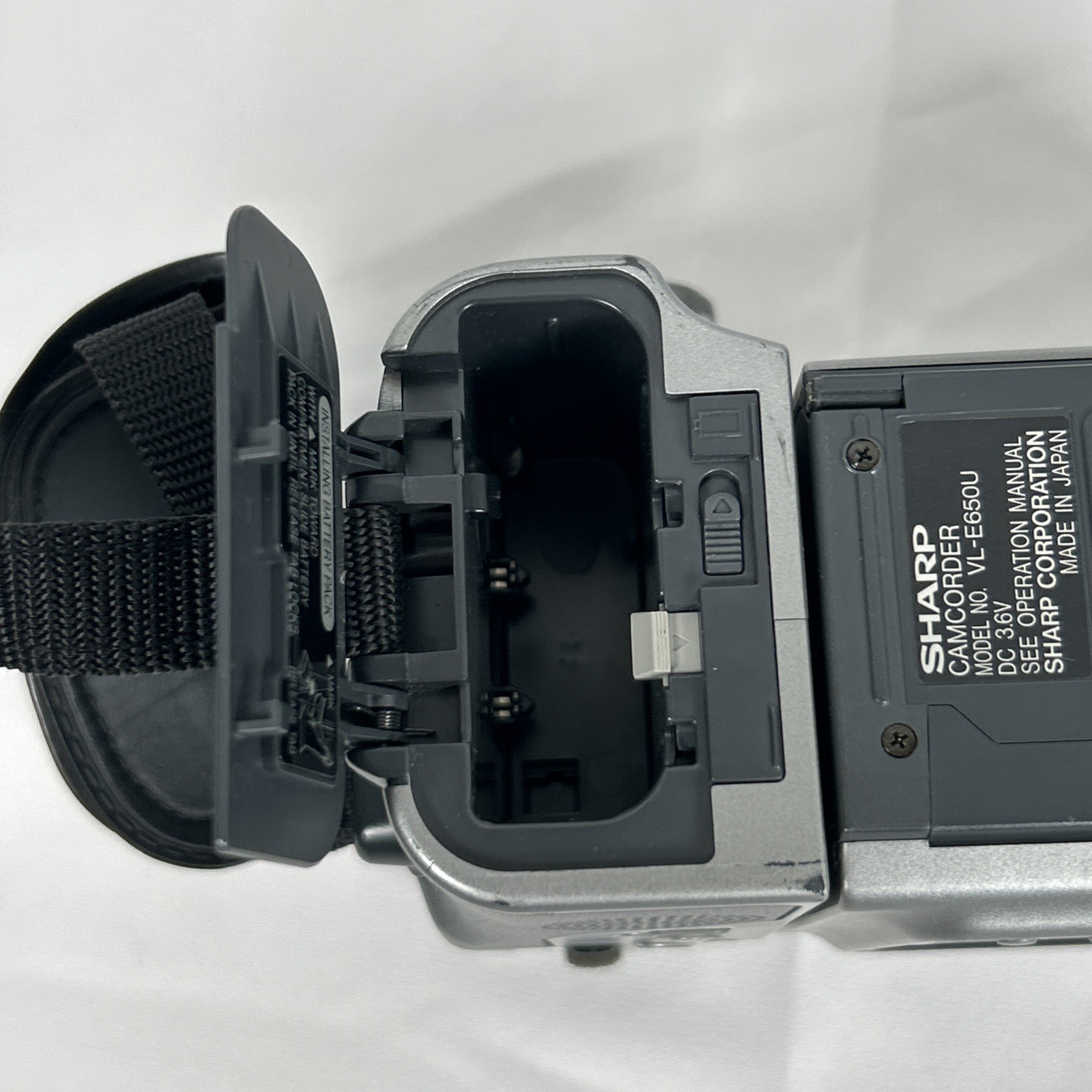 Sharp VL-E650U Viewcam Camcorder With Remote Charger And Carry Bag