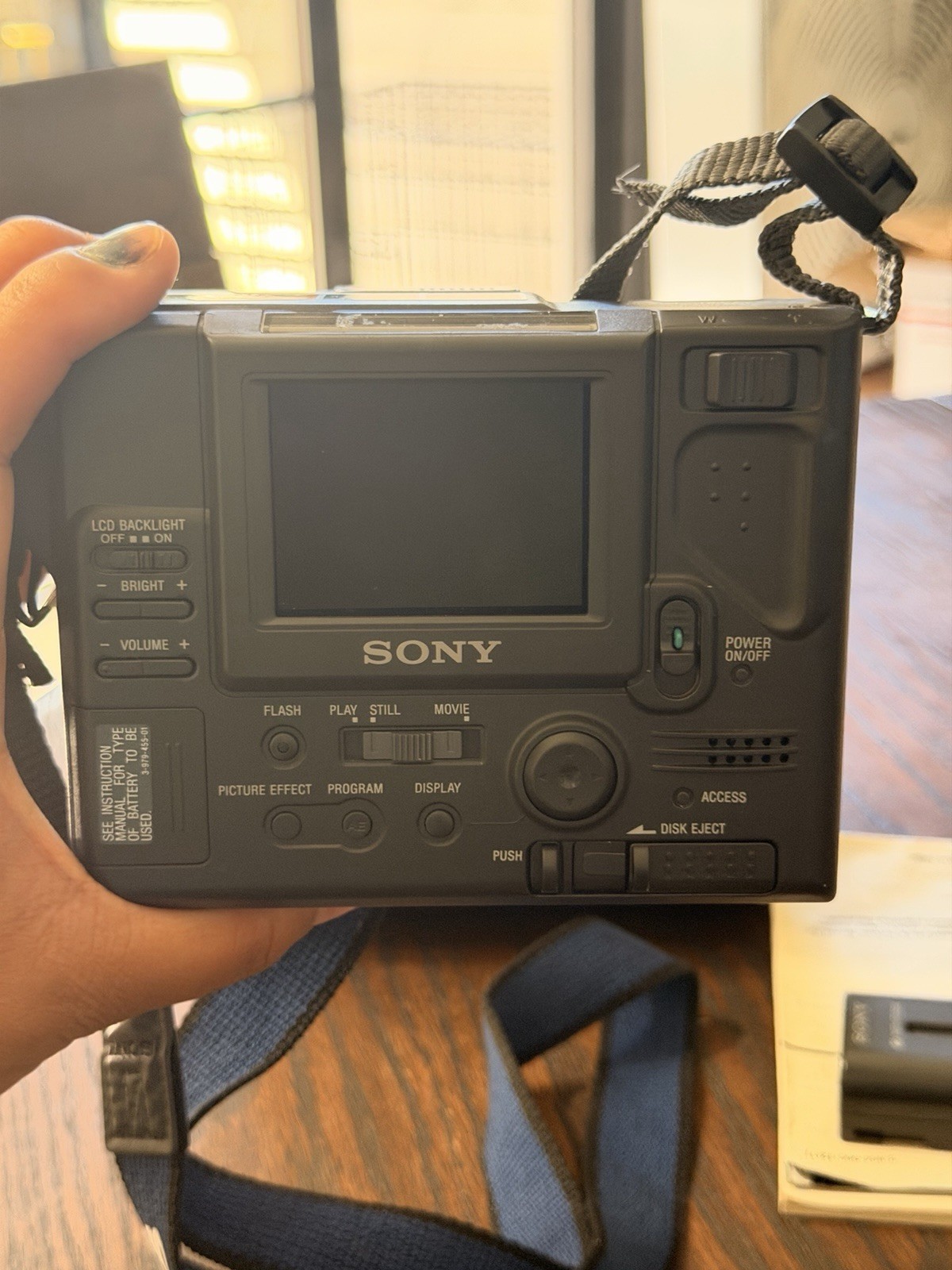 Sony Mavica MVC-FD81 0.9MP Digital Camera – Black & Metallic silver MINT TESTED