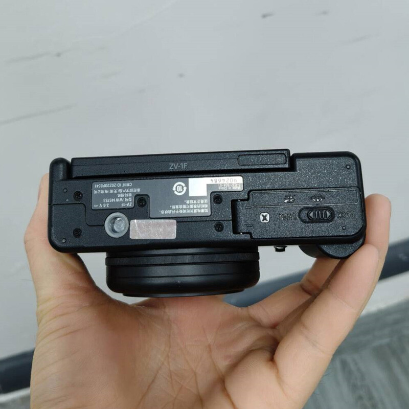 Sony ZV-1F 20.1MP 4K f/2 Vlogging Compact Digital Camera Black