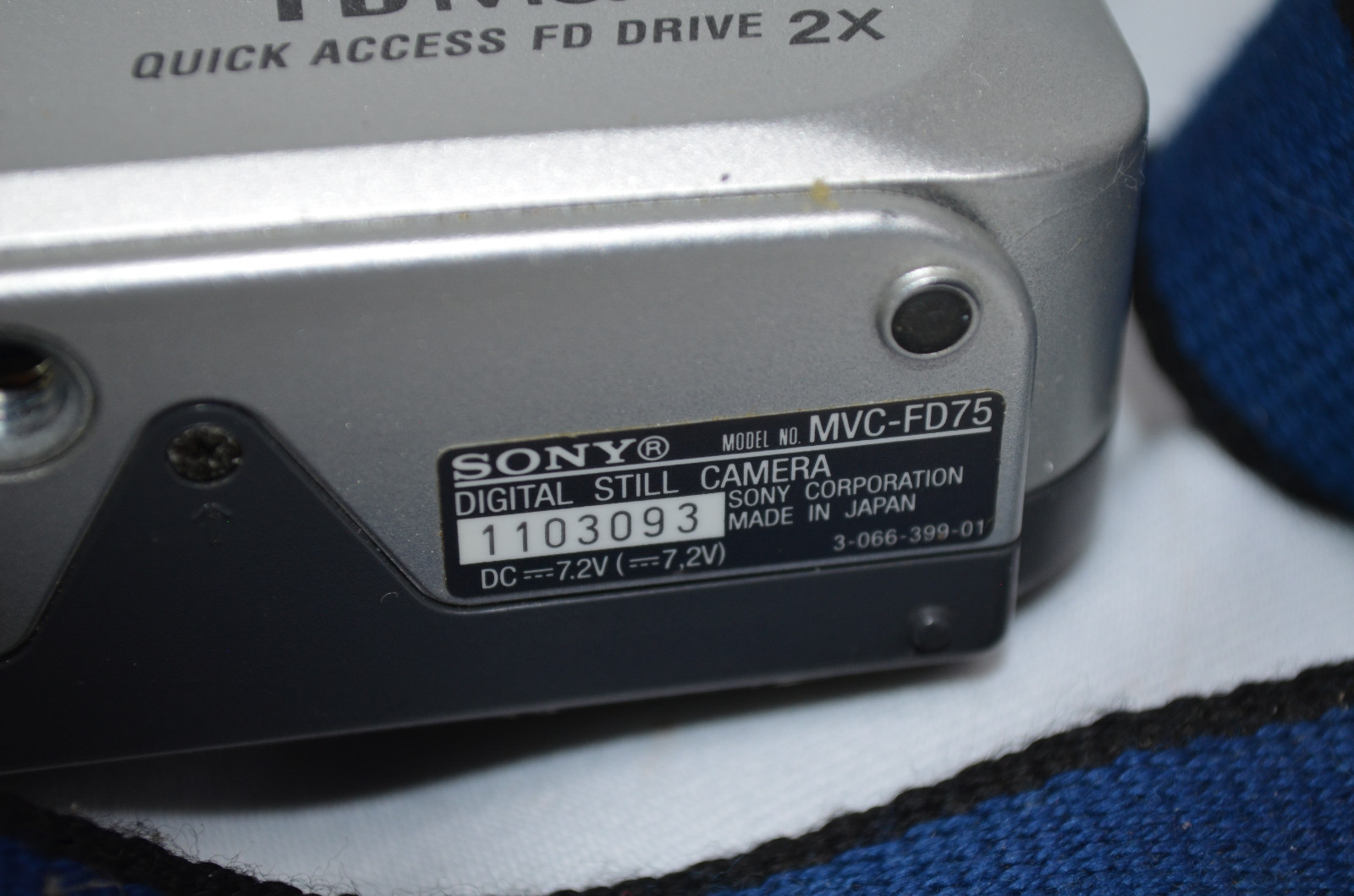 Sony Mavica MVC-FD71 0.4MP Digital Camera – Metallic gray Camera ONLY