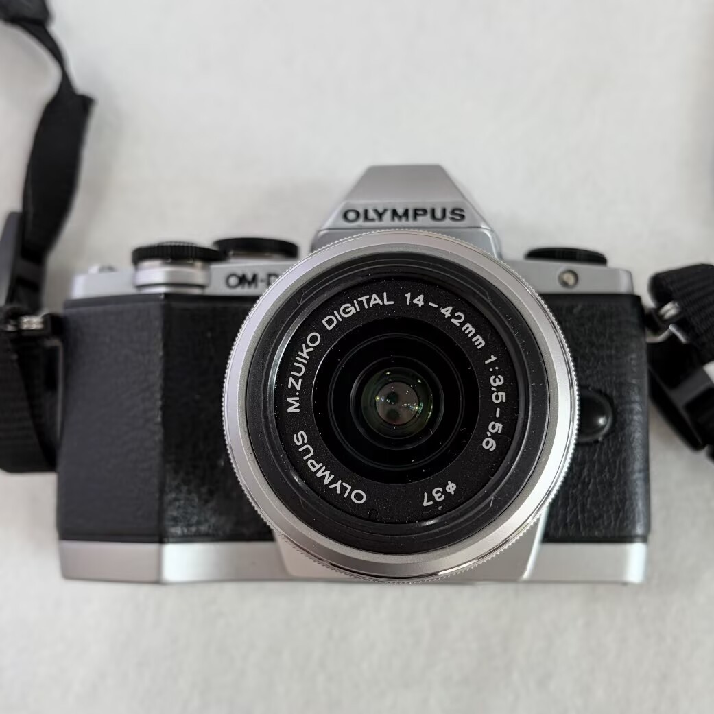 Olympus OM-D E-M10 Mark Mirrorless Digital Camera w/ 14-42mm EZ Lens (Silver)