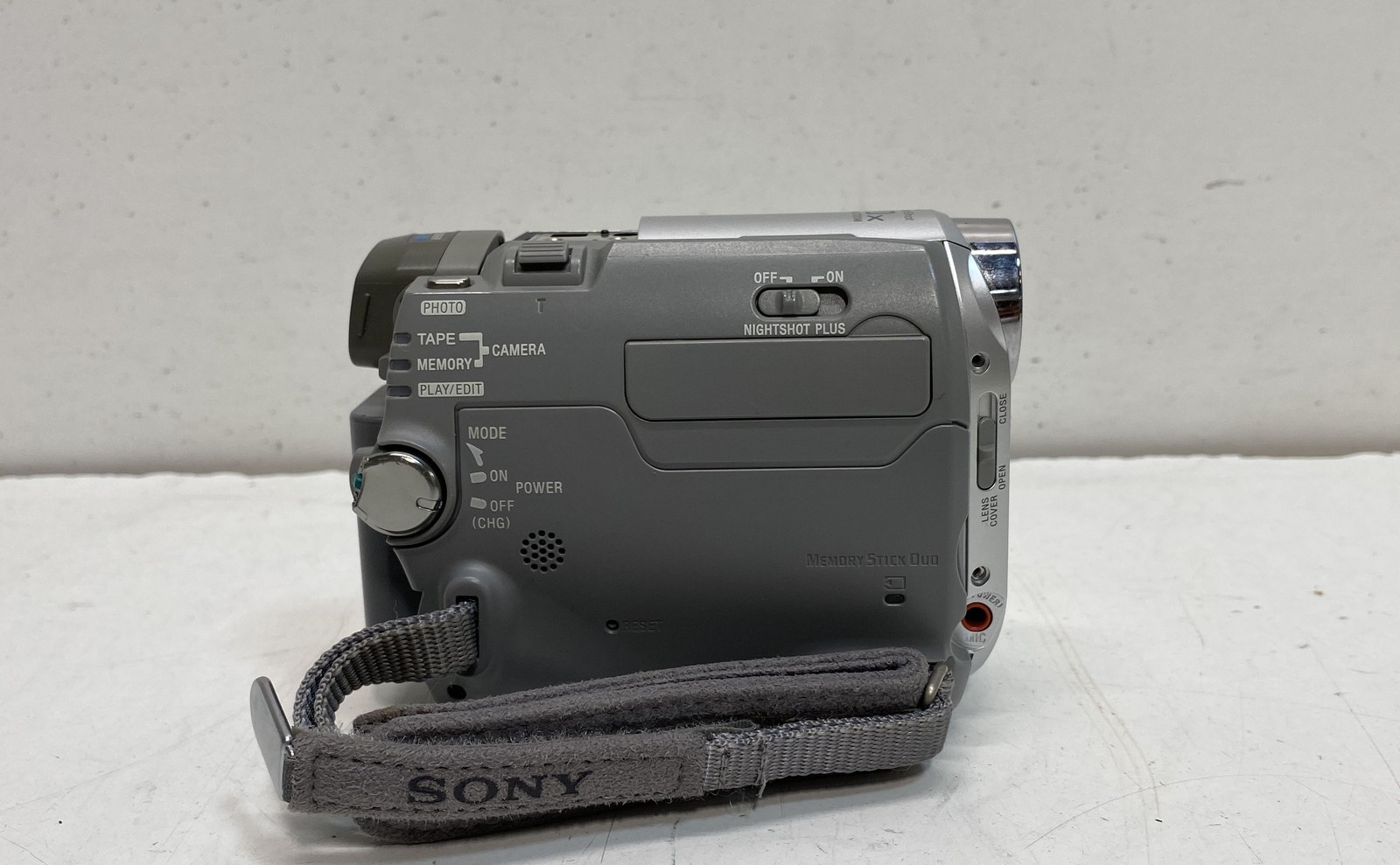 Sony Handycam DCR-HC30 MiniDV NTSC Digital Camcorder Bundle Case Remote Tested