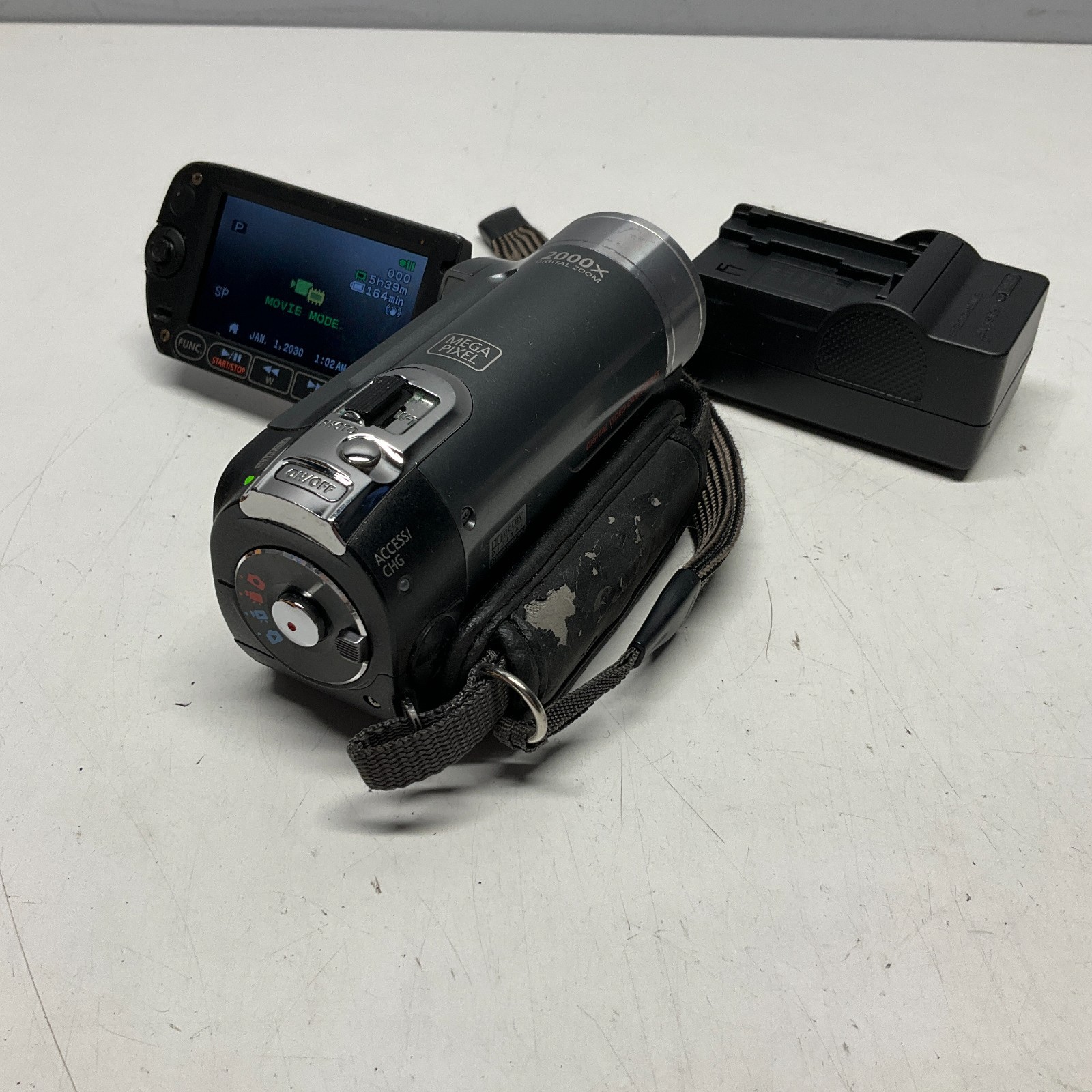 Canon FS11 Standard Definition Camcorder (Gray) 16GB Internal Storage Tested