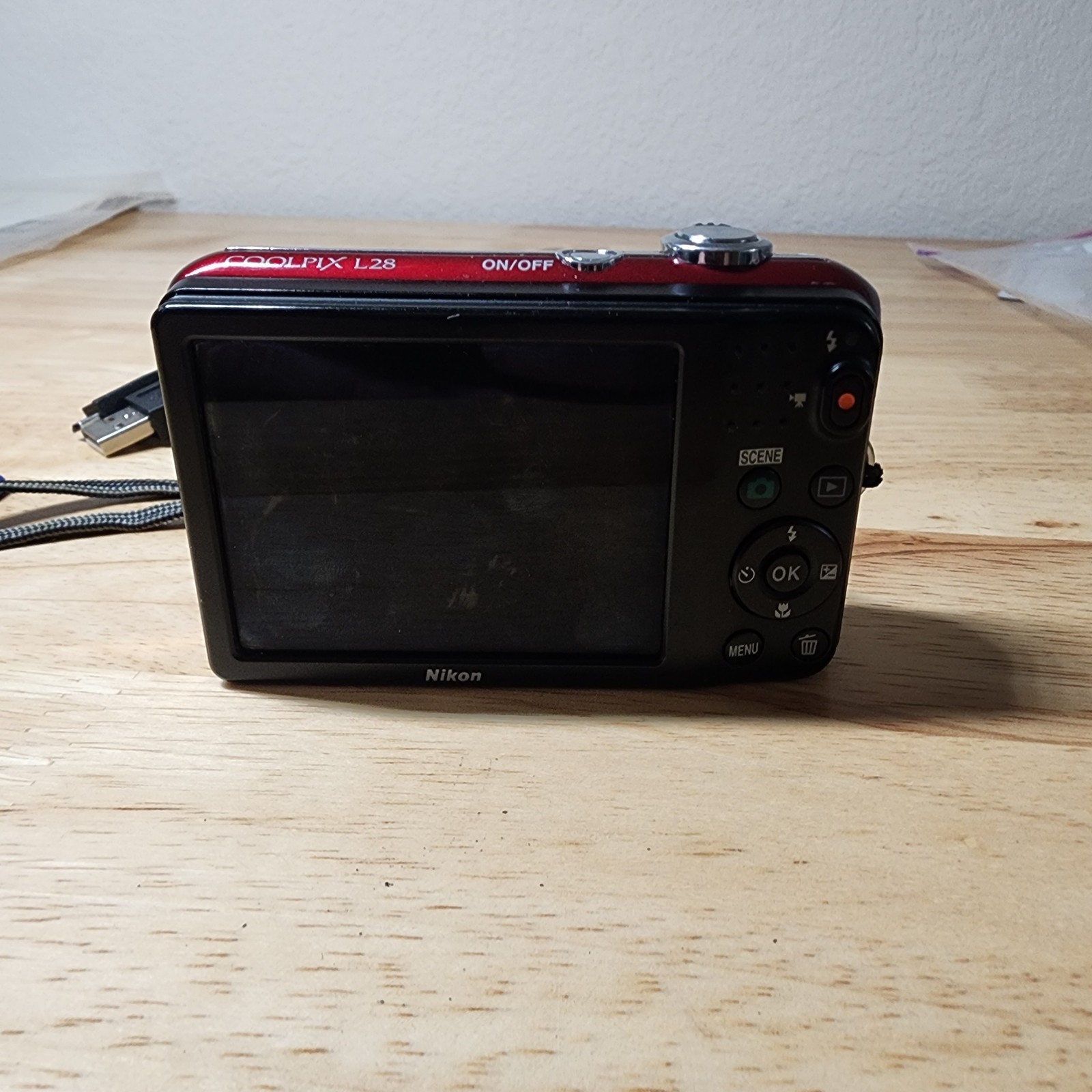 Nikon COOLPIX L28 20.1MP Compact Digital Camera Red w/ USB and 8GB SD *WORKS