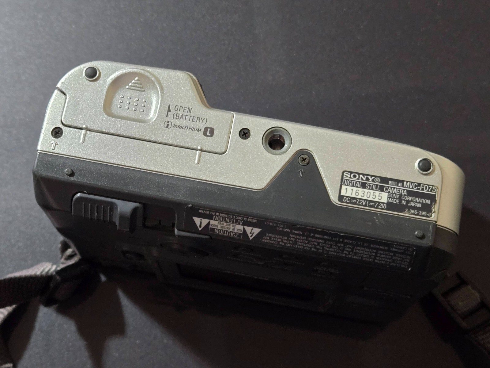 Sony FD Drive 10x Mavica MVC-FD75 Digital Camera Silver