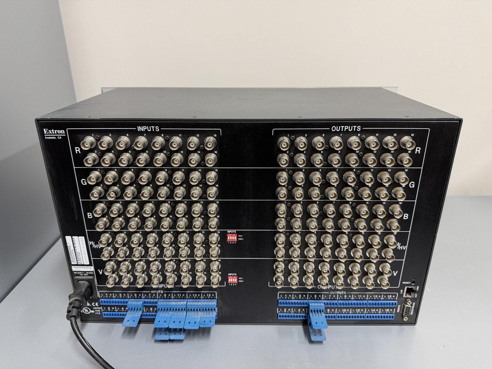 Extron CrossPoint Ultra Series 1616 HVA – Ultra Wideband Matrix Switcher