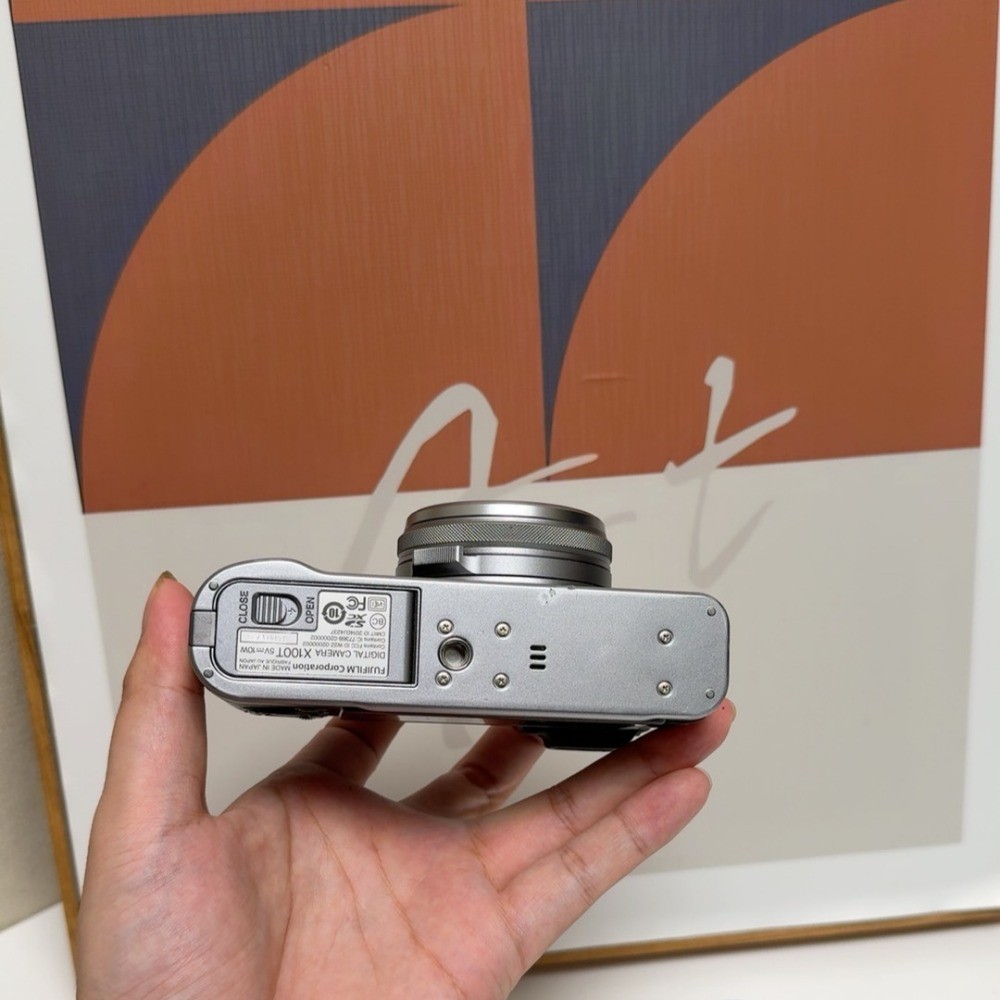 Fujifilm X100T Digital Camera with 23 mm f/2 Fixed Lens 16.3 MP English Language