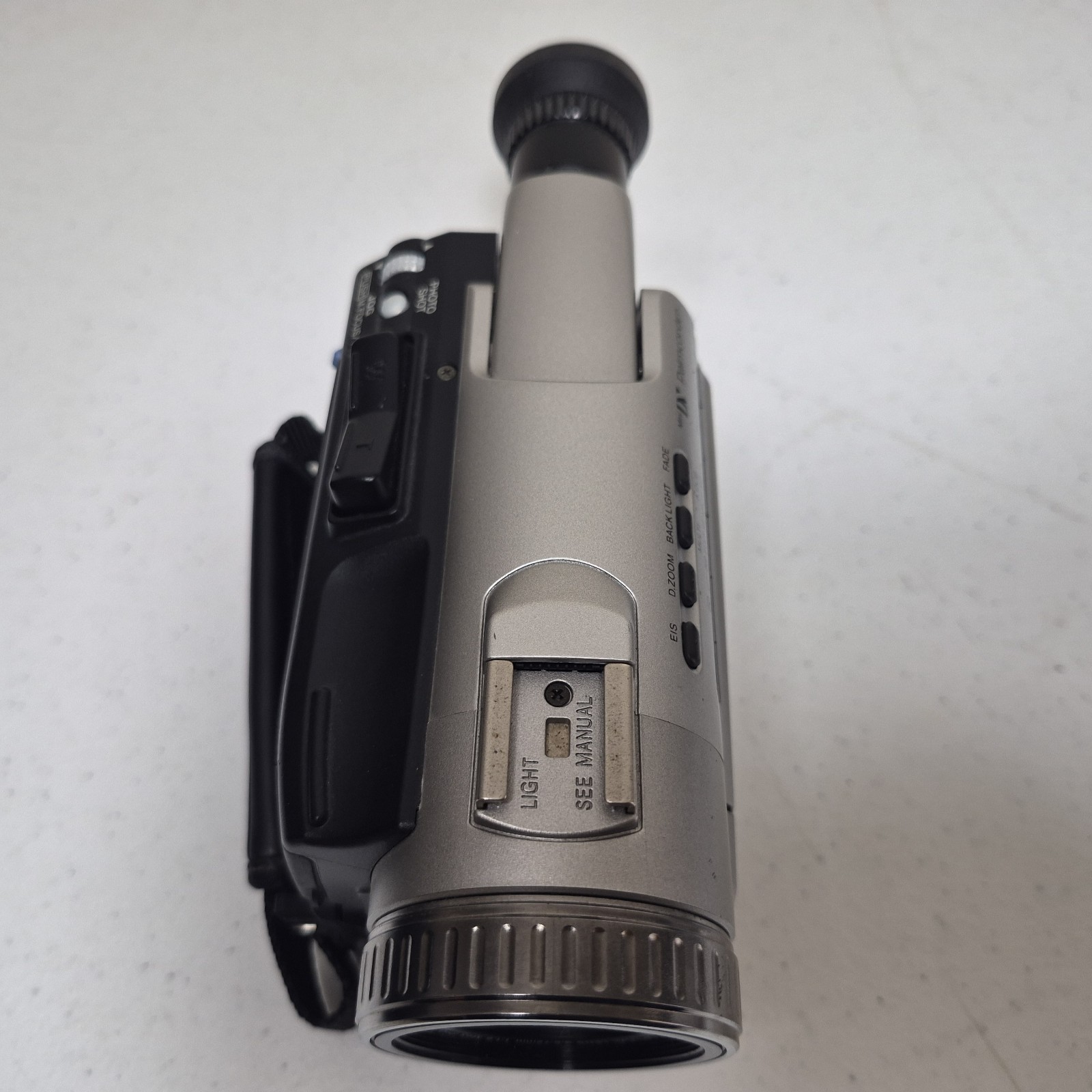 Panasonic PV-DV101D 2.5″ Screen 300x Digital Zoom Mini DV Video Palmcorder