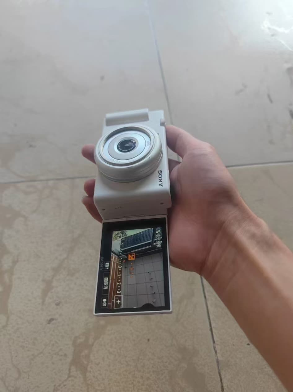 Digital Camera 95% New Sony ZV-1F 20.1MP Flip-Out Touchscreen 4K Video Vlog