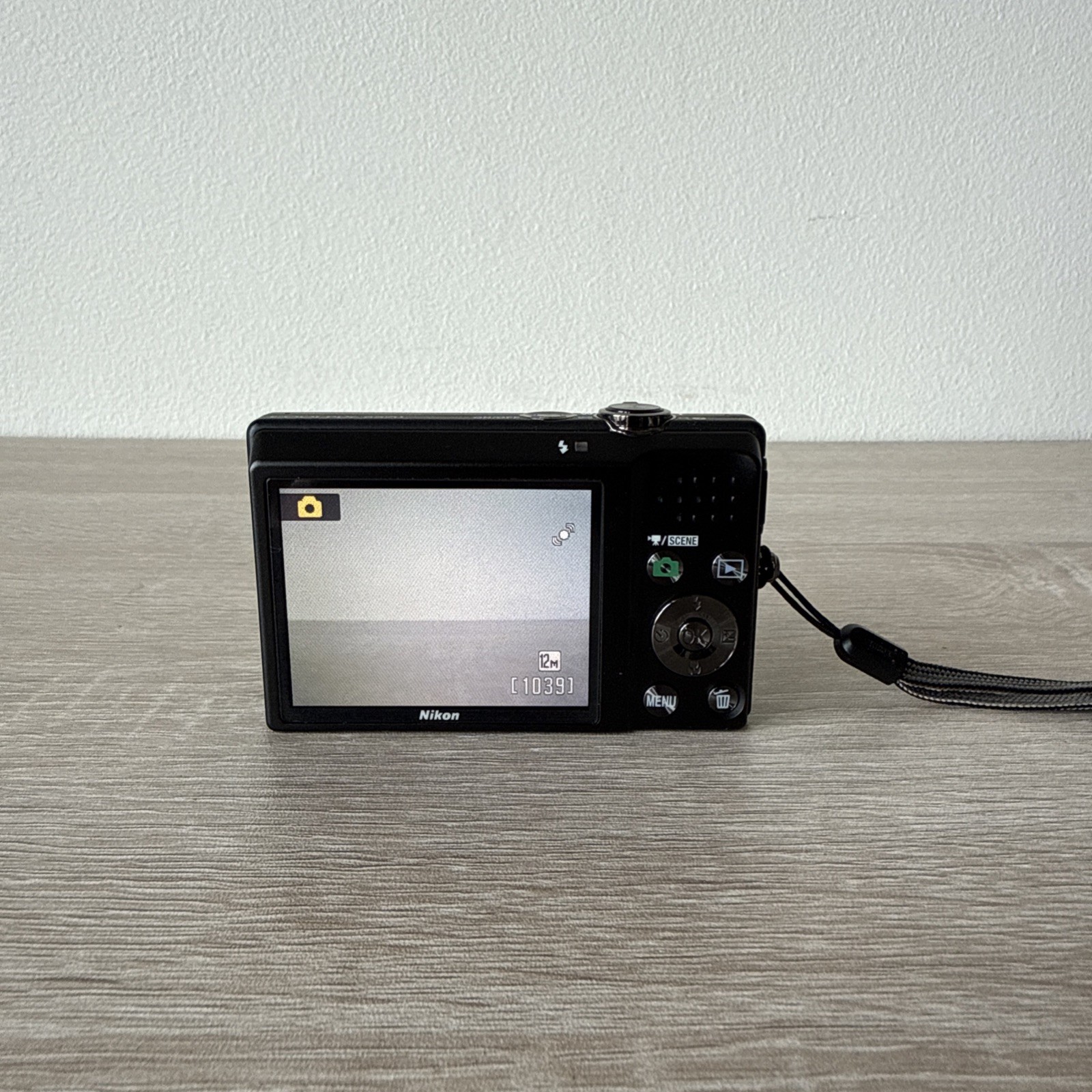 Nikon COOLPIX S570 12MP Digital Camera Black Charger + Memory Card + Battery